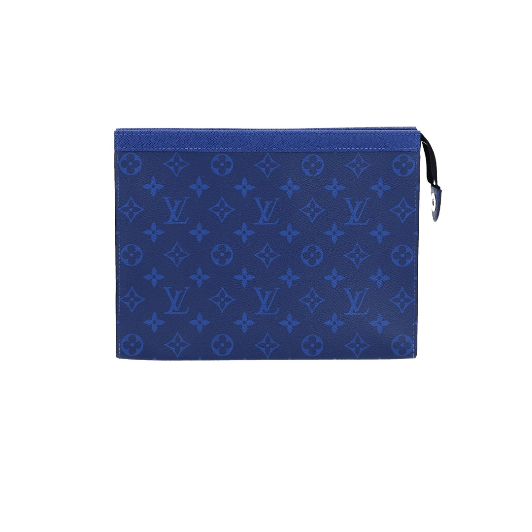 LOUIS VUITTON POCHETTE VOYAGE MM CLUTCH AUS TAIGARAMA IN PACIFIC BLUE (M30423)
