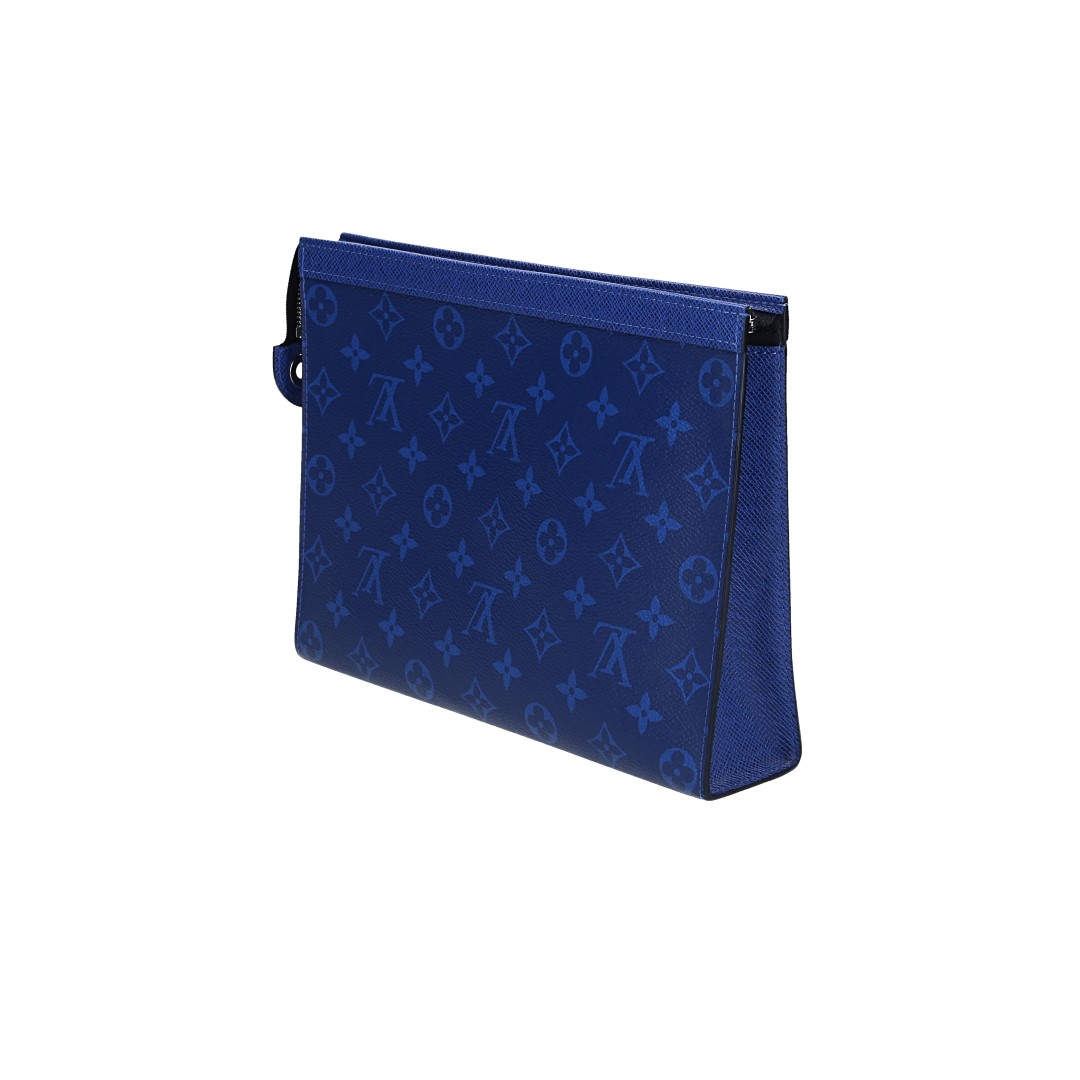 LOUIS VUITTON POCHETTE VOYAGE MM CLUTCH AUS TAIGARAMA IN PACIFIC BLUE (M30423)