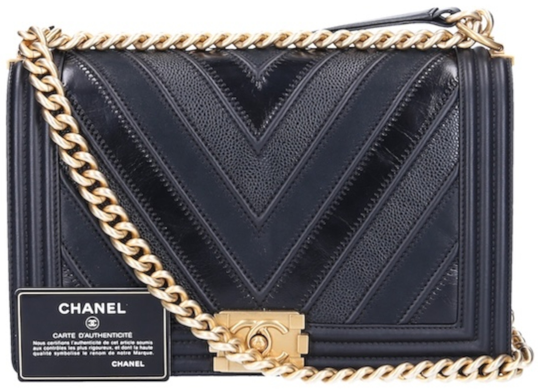CHANEL BOY HANDTASCHE (NEW MEDIUM) AUS KALBSLEDER IN SCHWARZ MIT GHW (A92193) CHANEL BOY HANDTASCHE (NEW MEDIUM) AUS KALBSLEDER IN SCHWARZ MIT GHW (A92193)