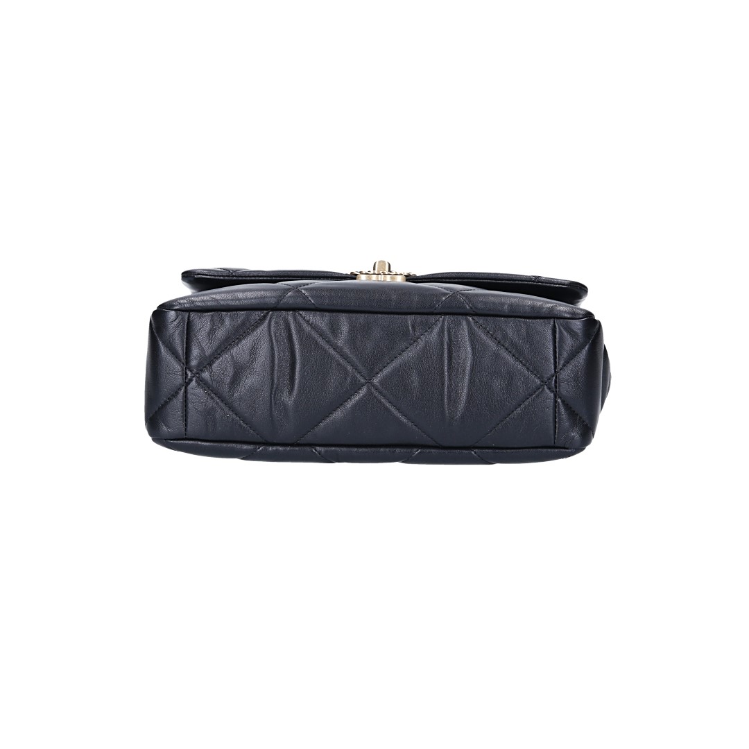 CHANEL 19 GROßE PATTENTASCHE HANDTASCHE AUS LAMMLEDER IN SCHWARZ (AS1161)