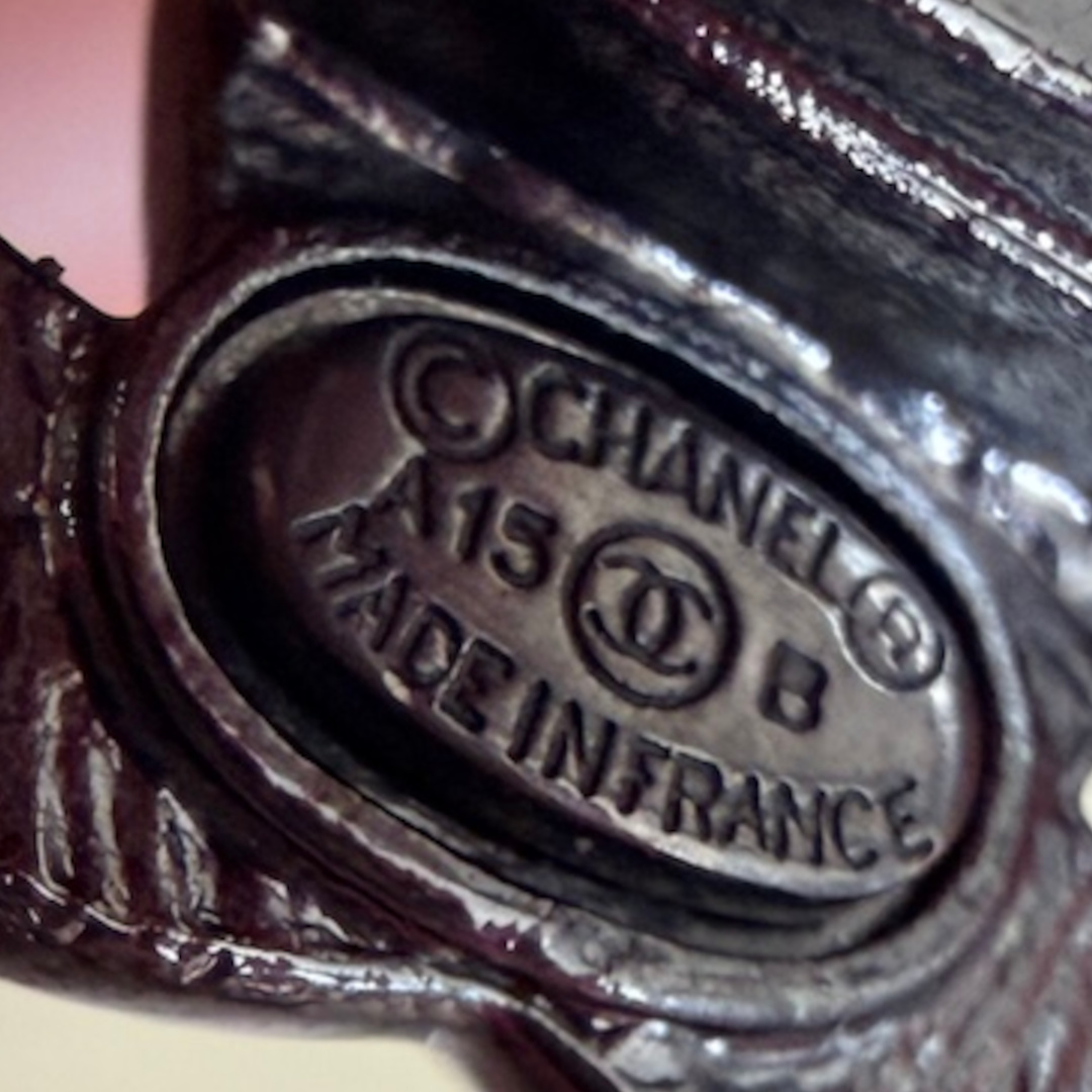 CHANEL RING AUS SILBERGRAUFARBENEM METALL