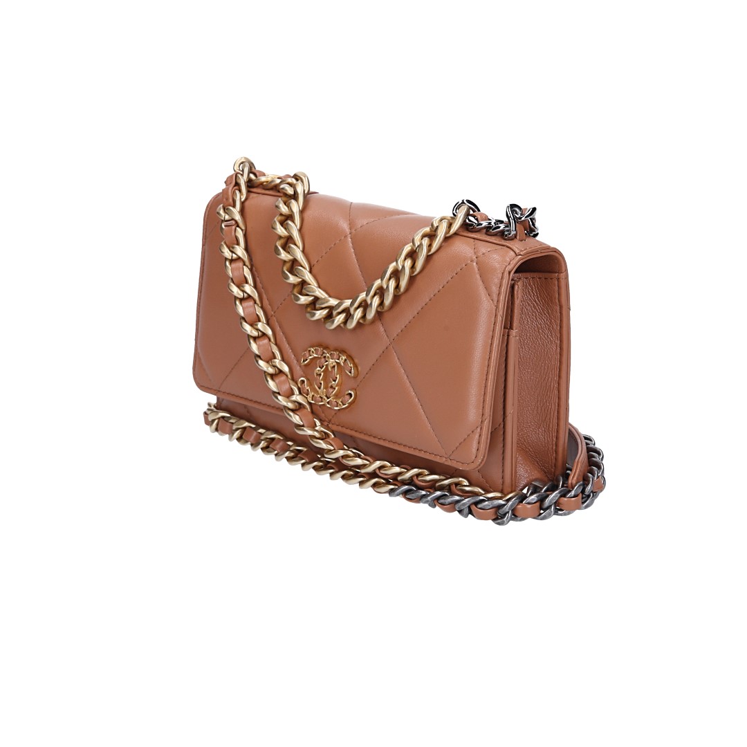 CHANEL WALLET ON CHAIN 19 UMHÄNGETASCHE AUS LAMMLEDER IN BRAUN (AP0957)