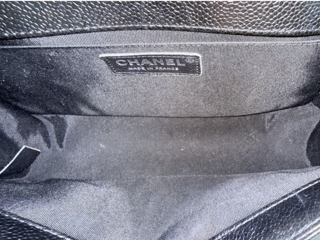 CHANEL BOY HANDTASCHE (MEDIUM) AUS KALBSLEDER IN SCHWARZ MIT SHW (A67086)