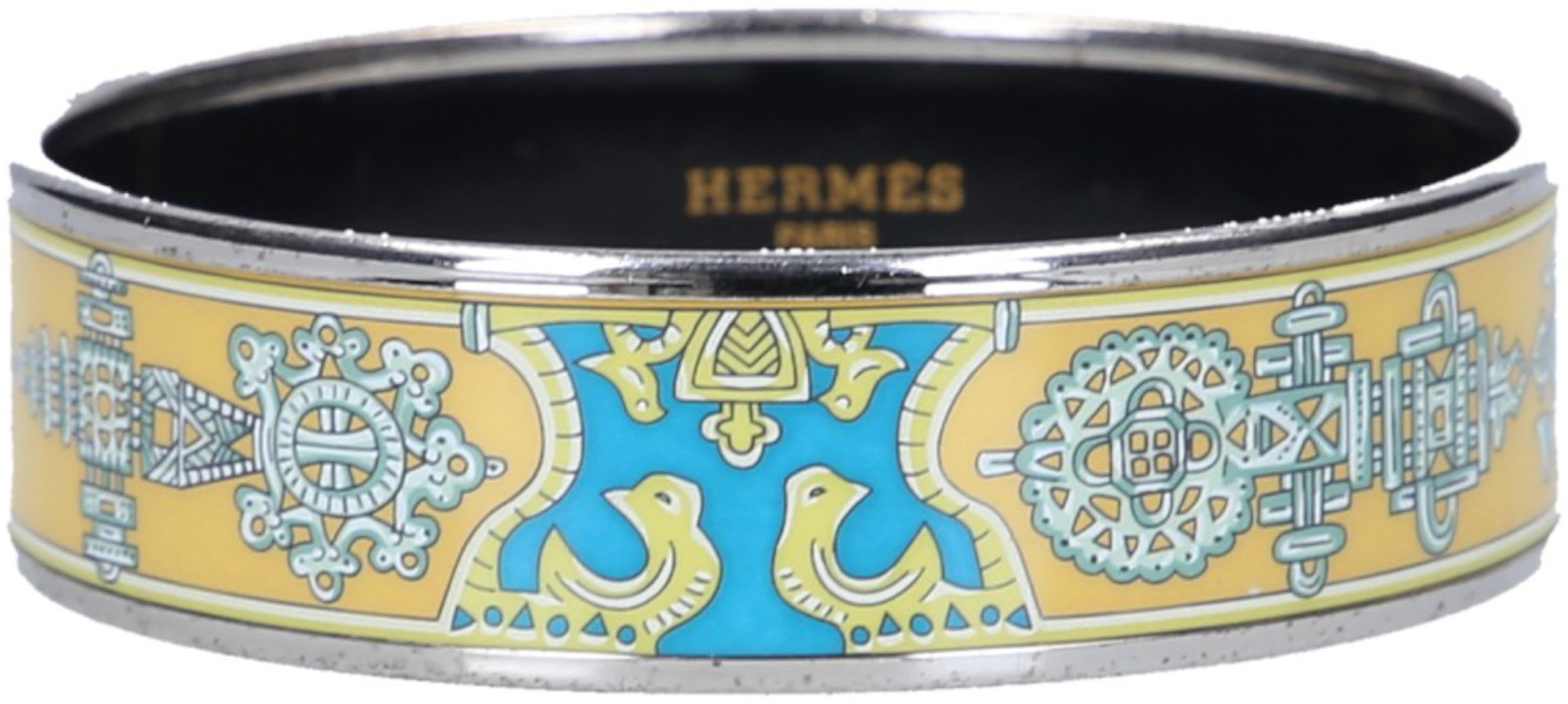 HERMÈS ARMREIF BREIT AUS EMAIL MIT EINER EINFASSUNG AUS SILBERFARBENEM METALL GR. 65