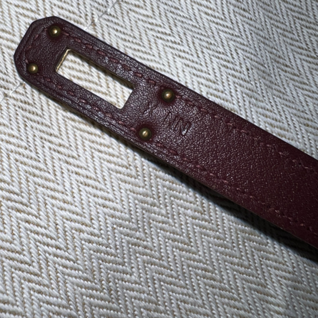 48605-Hermes-Brieftasche-Rotwein_2D_0011 HERMÈS BRIEFTASCHE KELLY CLASSIQUE AUS VEAU GHILLIES SWIFT IN PRUNE/POPPY ORANGE MIT GHW