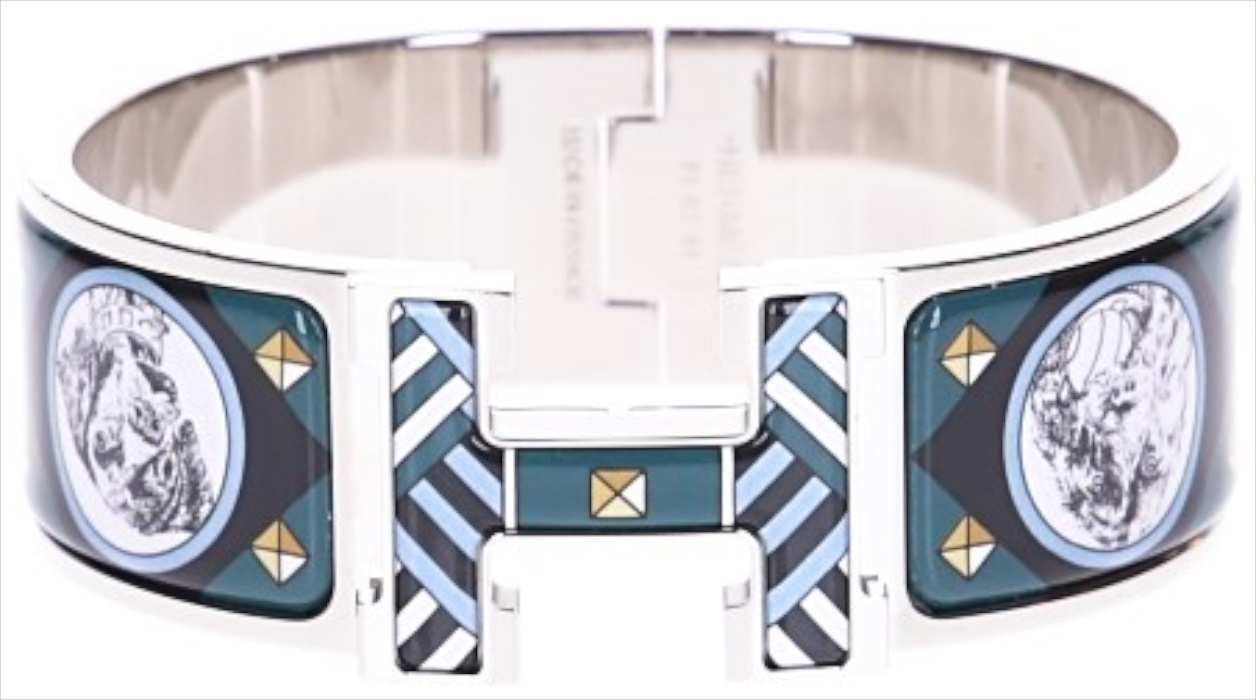 HERMÈS ARMREIF BREIT 'CLIC CLAC H - COLLIERS ET CHIENS' AUS METALL UND EMAIL IN BY THE SEAR MIT PHW GR. PM
