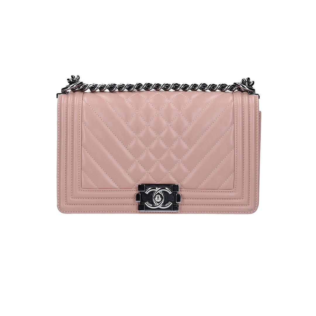 CHANEL BOY HANDTASCHE (MEDIUM) AUS GLATTLEDER & SILBERFARBENEM METALL (A67086)