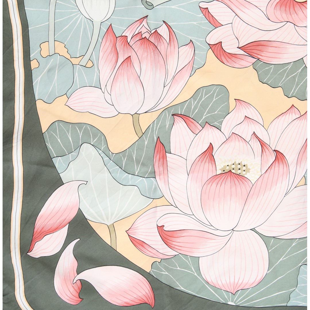 HERMÈS SEIDENTUCH 90 x 90 CM CARRÉ MOTIV 'FLEURS DE LOTUS' VON CHRISTIANE VAUZELLES