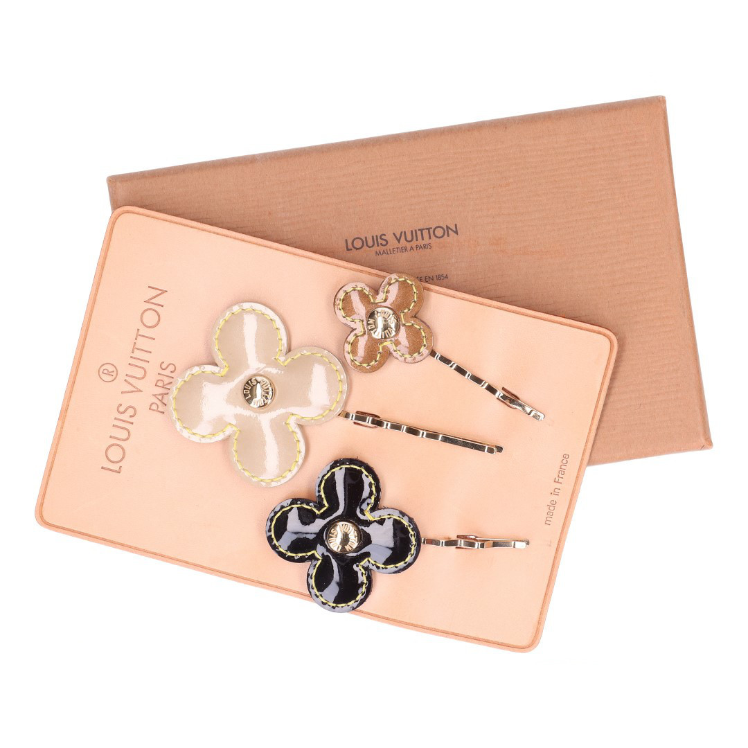 LOUIS VUITTON HAARACCESSOIRE SET AUS MONOGRAM VERNIS LEDER, VVN LEDER & METALL