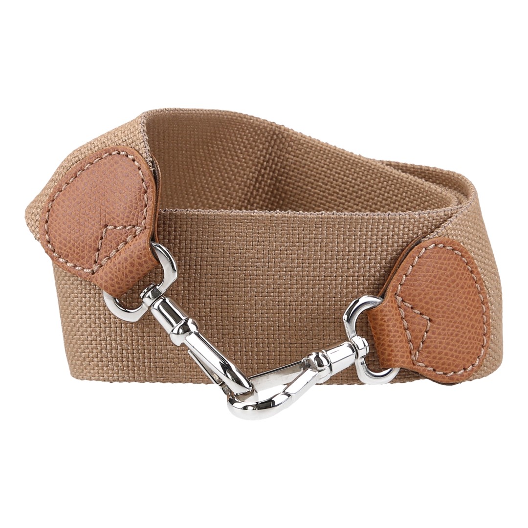 WHOISLOUIS.COM BREITER SCHULTERRIEMEN AUS TEXTIL IN DUNKELBEIGE/SCOTCH/SILBER