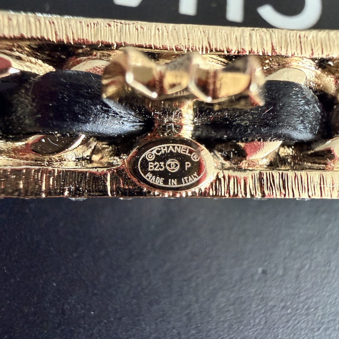 CHANEL HAARSPANGE AUS GOLDFARBENEM METALL