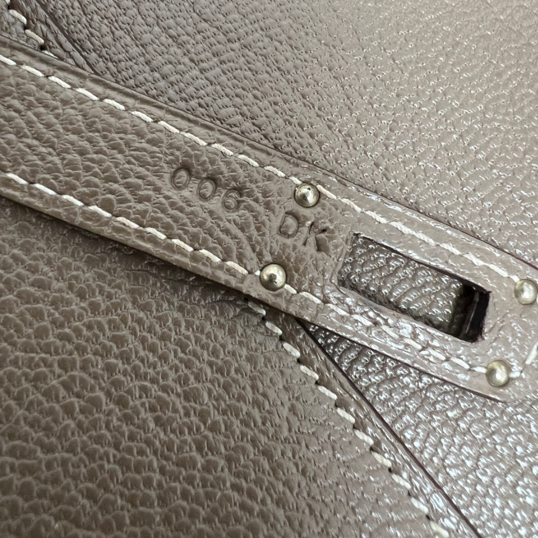 HERMÈS BRIEFTASCHE KELLY CLASSIQUE AUS CHEVRE MYSORE IN ETOUPE MIT PHW