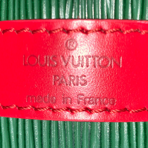 LOUIS VUITTON NOÉ PETIT MODEL SCHULTERTASCHE AUS EPI LEDER IN BORNEO GRÜN/CASTILLIAN ROT