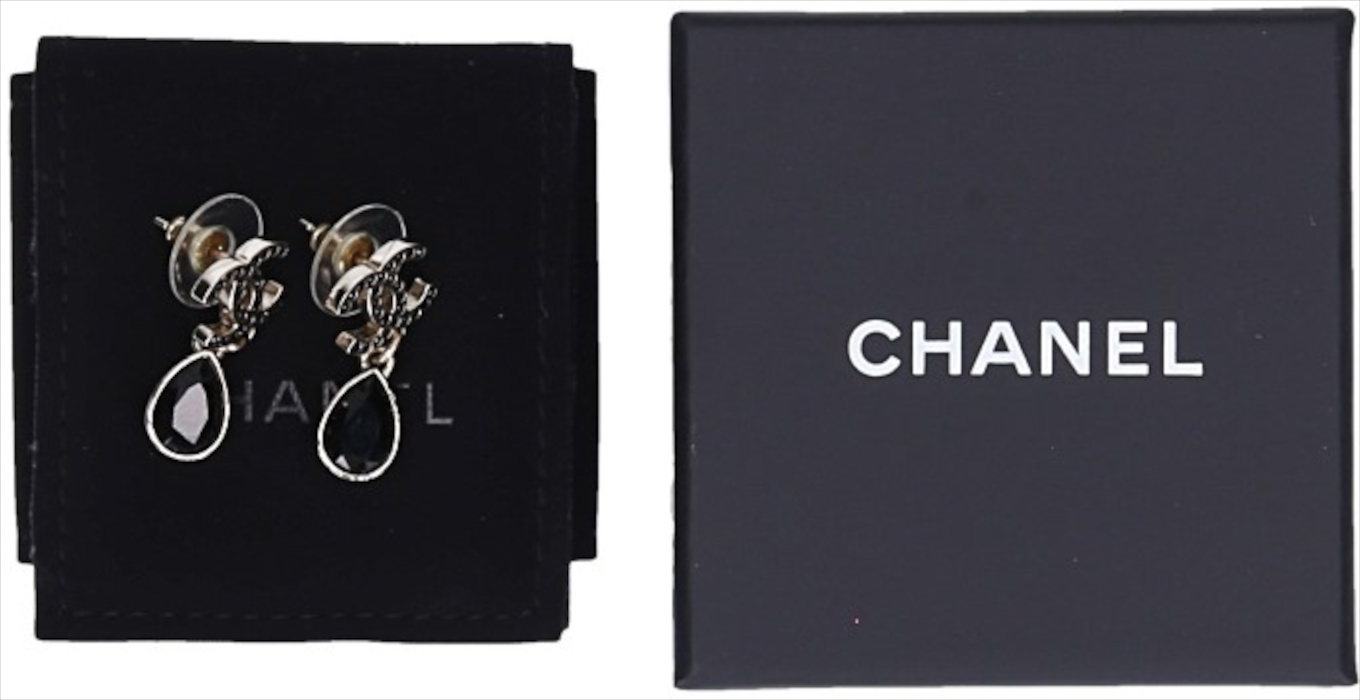CHANEL OHRSTECKER AUS GOLDFARBENEM METALL MIT STRASS UND SCHMUCKSTEINEN VERZIERT