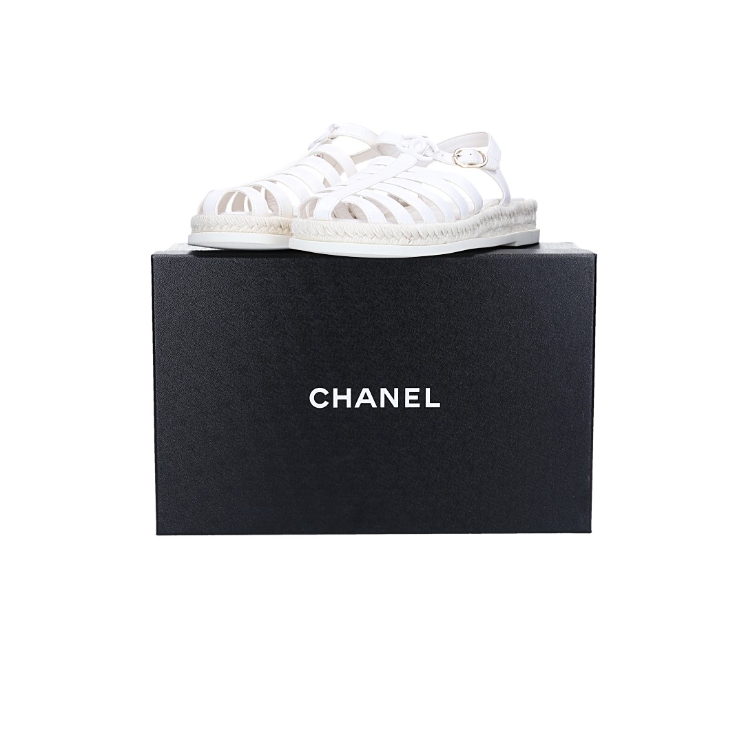 CHANEL SANDALE AUS LEDER UND BAST IN WEISS MIT GHW GR. 39 (B G45425)