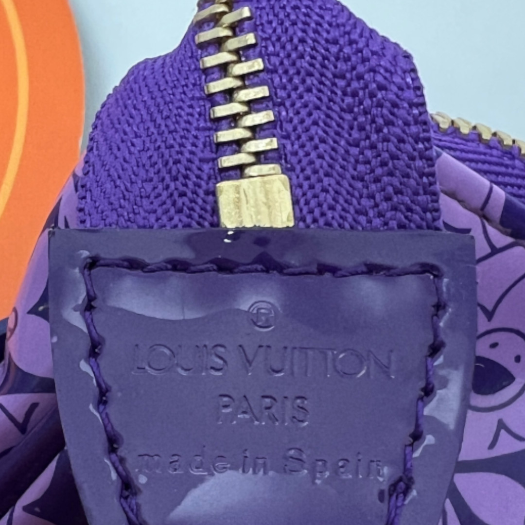 LOUIS VUITTON POCHETTE ACCESSOIRES CLUTCH AUS MONOGRAM COSMIC VINYL (M93168)