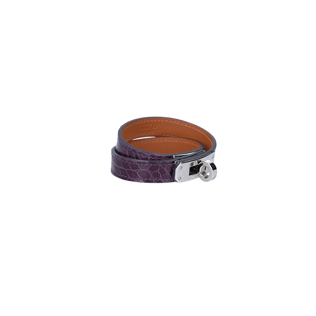 HERMÈS ARMBAND 'KELLY DOUBLE TOUR' AUS ALLIGATOR MISSISSIPPIENSIS LEDER IN AMETYST MIT PHW GR. T2/S