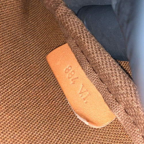 43814-Louis-Vuitton-Saumur-Monogram-Canvas_2D_0017