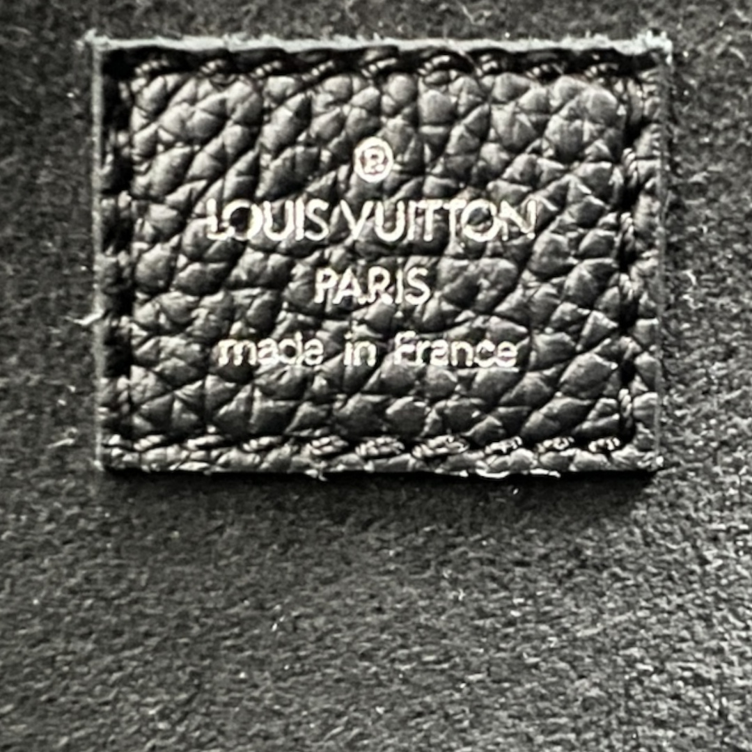 LOUIS VUITTON SCALA MINI POUCH CLUTCH AUS MONOGRAM MAHINA LEDER IN NOIR (M80093)