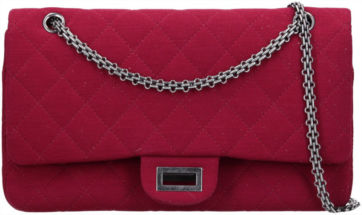 44777-Chanel-Umh-ngetasche_2D_0016 CHANEL 2.55 REISSUE FLAP HANDTASCHE (227) AUS TEXTIL IN BEERENROT (A37590)