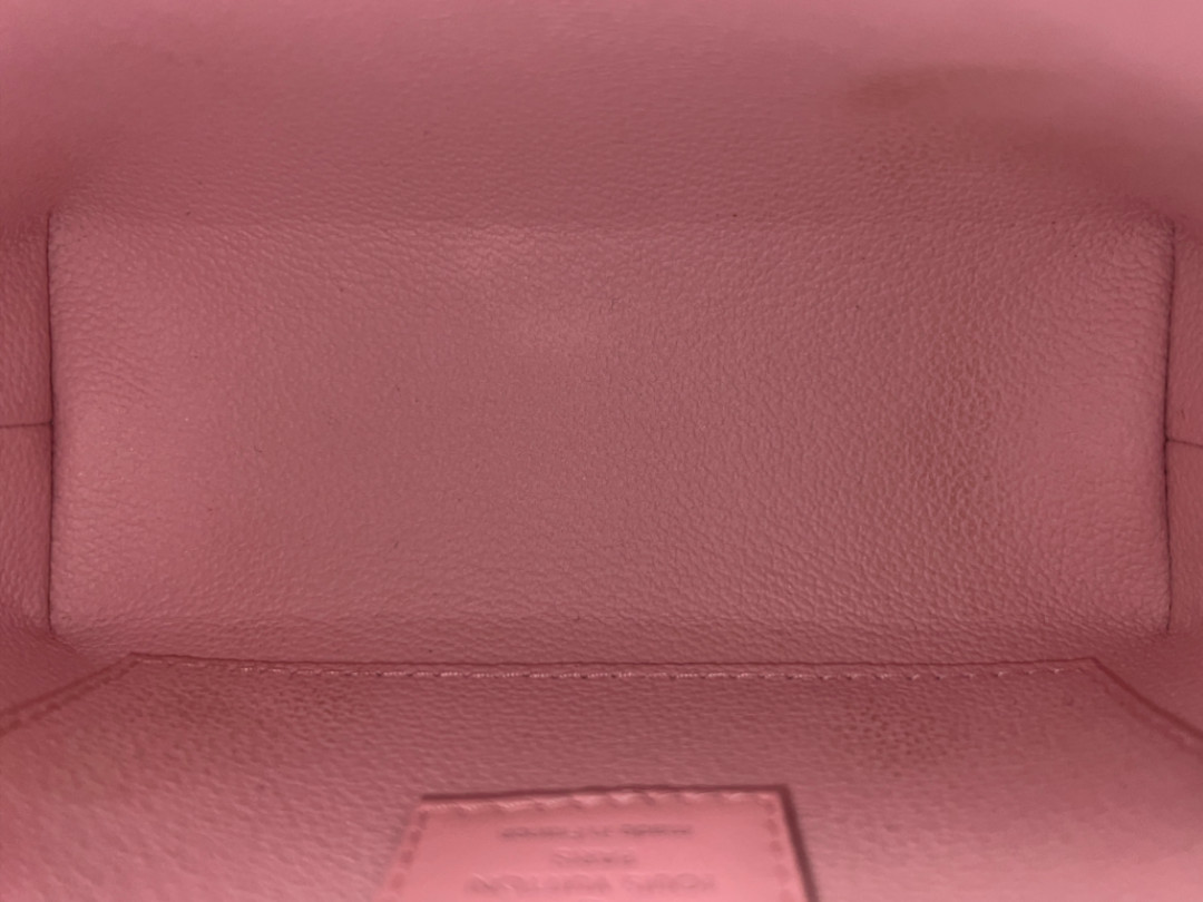 49210_Louis-Vuitton_Monogram_2D_0019 LOUIS VUITTON POCHETTE COSMÉTIQUE AUS MONOGRAM ESCALE CANVAS IN PASTEL (M69139)