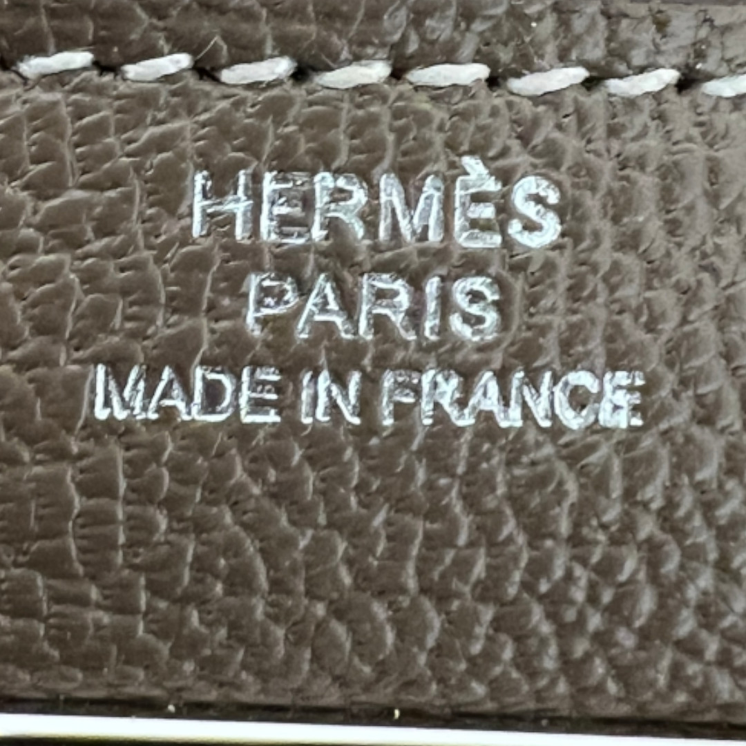 HERMÈS BRIEFTASCHE KELLY CLASSIQUE AUS CHEVRE MYSORE IN ETOUPE MIT PHW