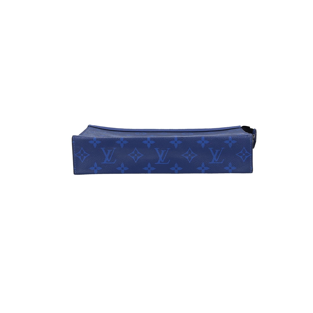 LOUIS VUITTON POCHETTE VOYAGE MM CLUTCH AUS TAIGARAMA IN PACIFIC BLUE (M30423)