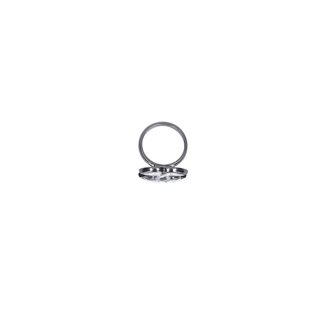 CHANEL RING AUS SILBERGRAUFARBENEM METALL