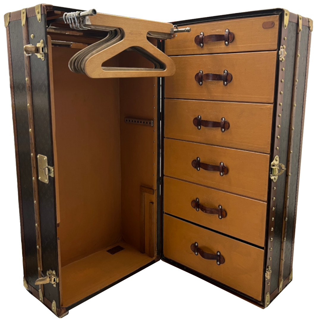 LOUIS VUITTON MALLE ARMOIRE SCHRANK-TRUHE AUS MONOGRAM CA. 1915-1920