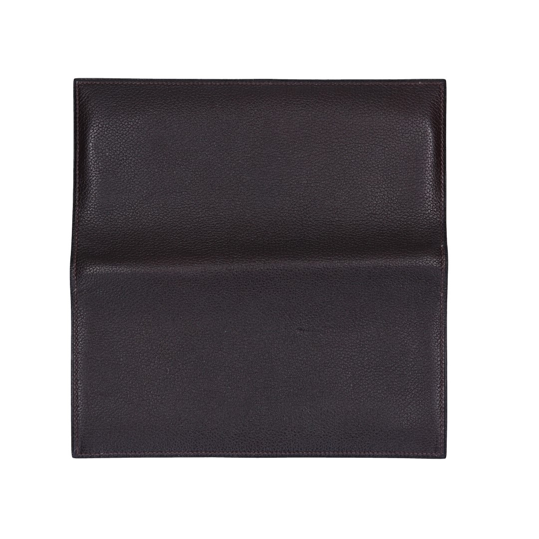 43671_Hermes_2D_0004 HERMÈS LANGE BRIEFTASCHE AUS GENARBTEM LEDER IN DUNKELBRAUN