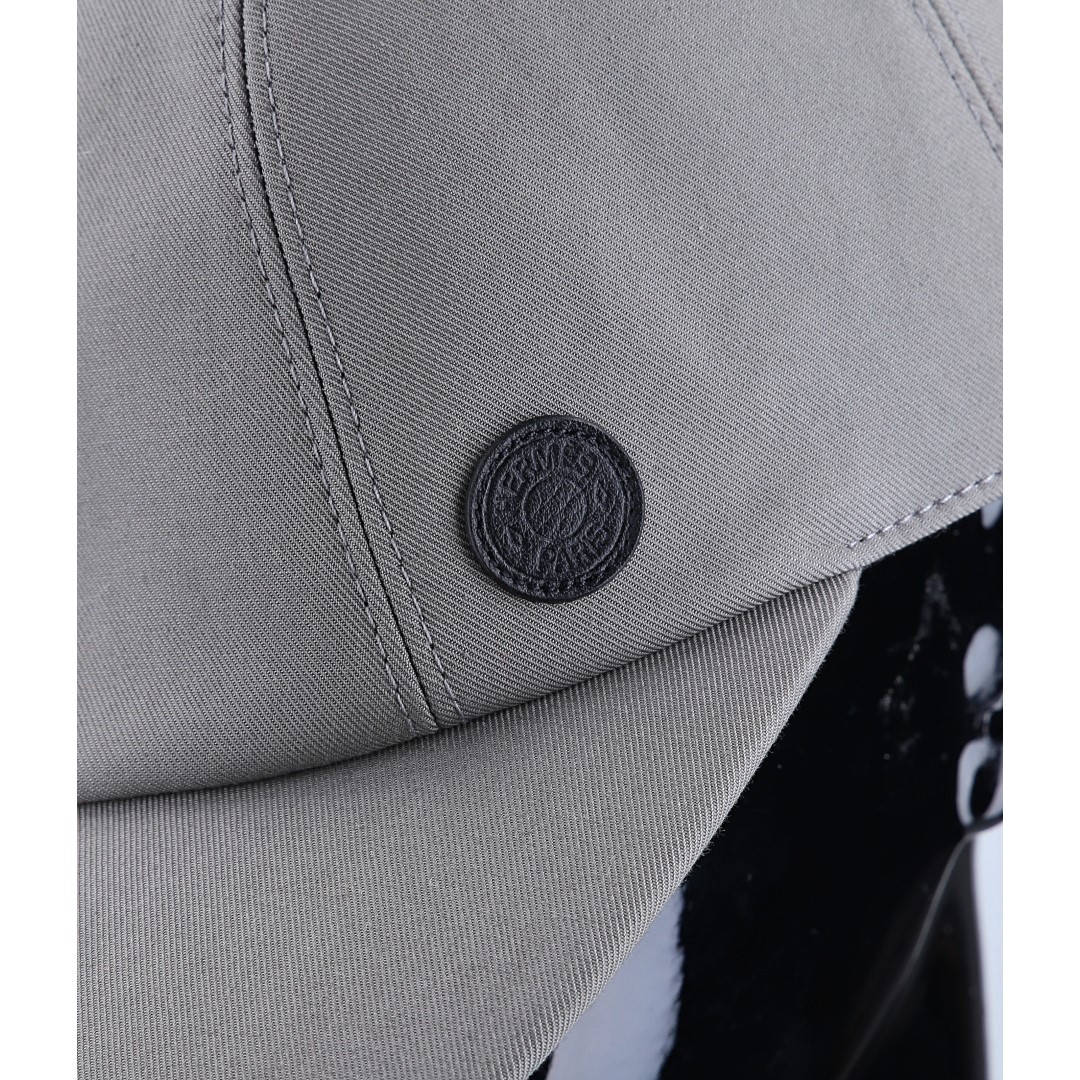 48269-Hermes-M-tze-Grau_2D_0012 HERMÈS KAPPE - CASQUETTE MIT 'MILES CDS' AUS BAUMWOLLE IN ETAIN/NOIR GR. 60