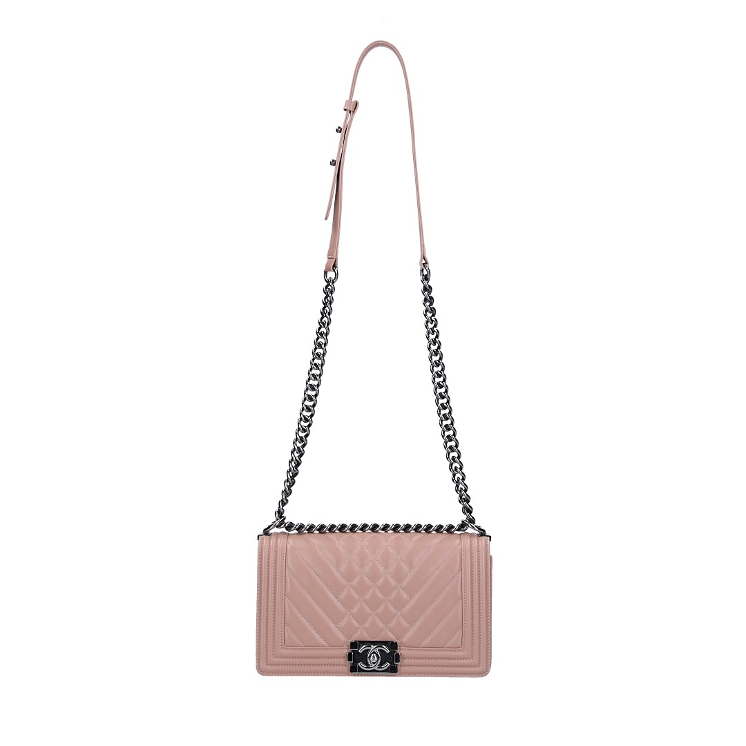 CHANEL BOY HANDTASCHE (MEDIUM) AUS GLATTLEDER & SILBERFARBENEM METALL (A67086)