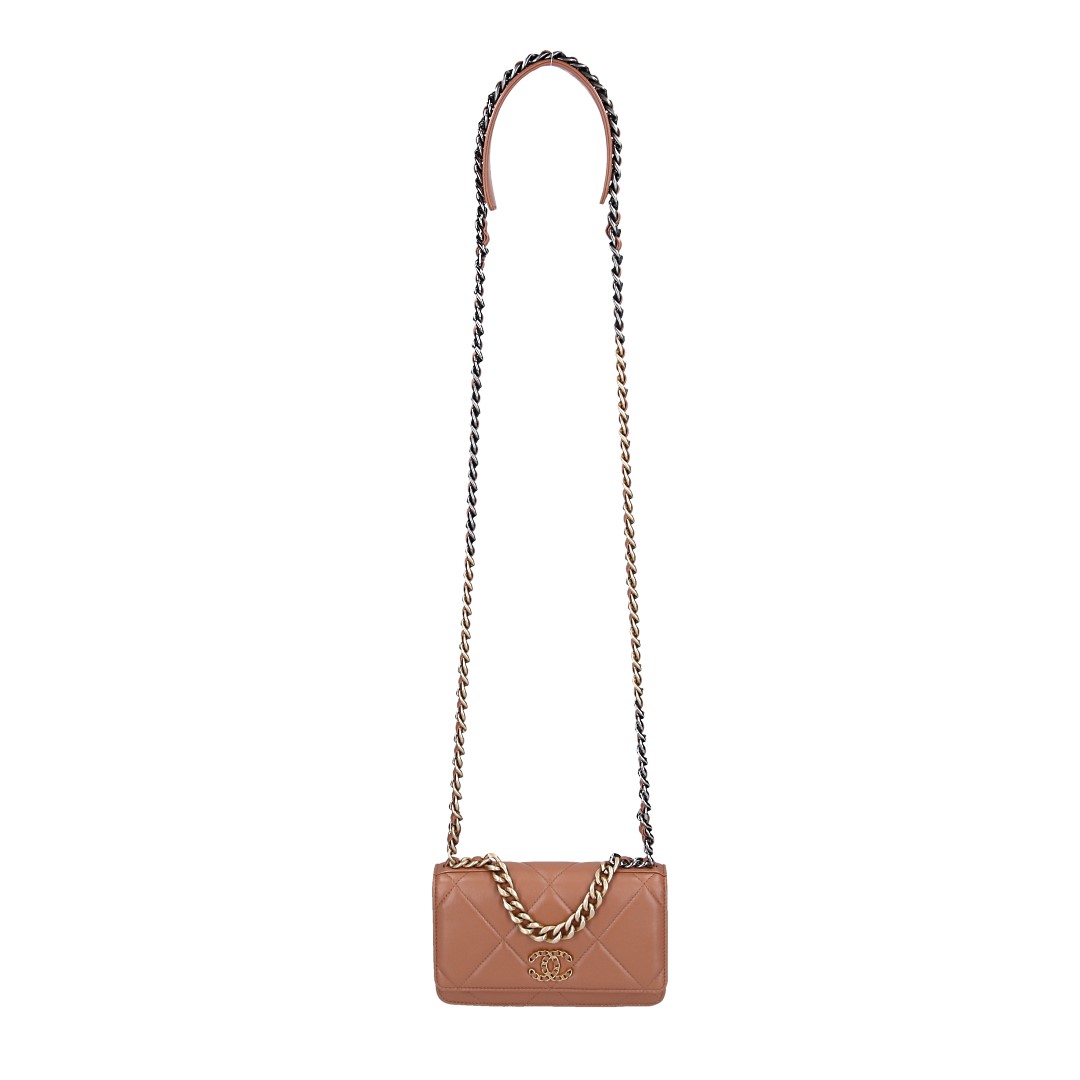CHANEL WALLET ON CHAIN 19 UMHÄNGETASCHE AUS LAMMLEDER IN BRAUN (AP0957)
