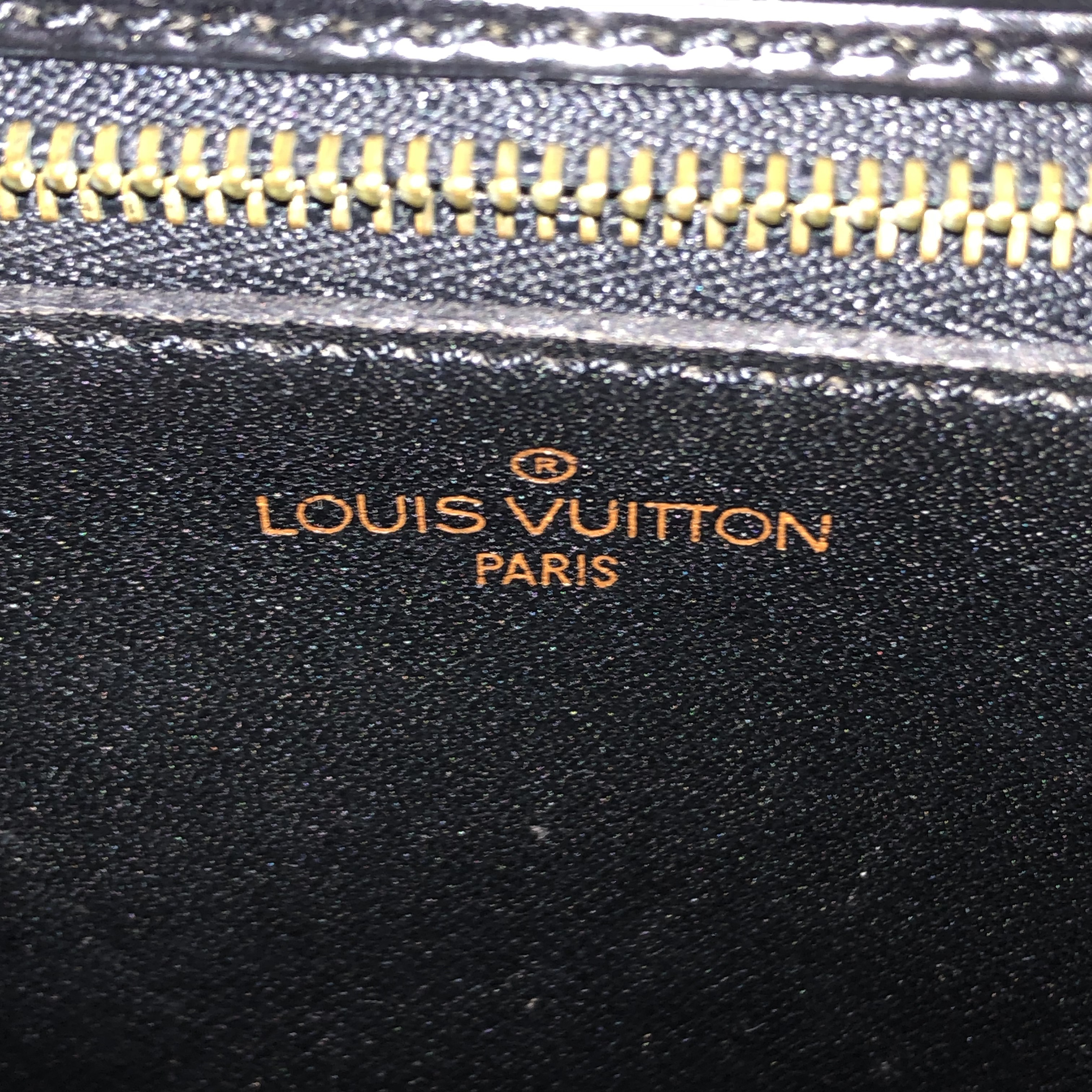 LOUIS VUITTON SAINT CLOUD GM UMHÄNGETASCHE AUS EPI LEDER IN KOURIL SCHWARZ (M52192)