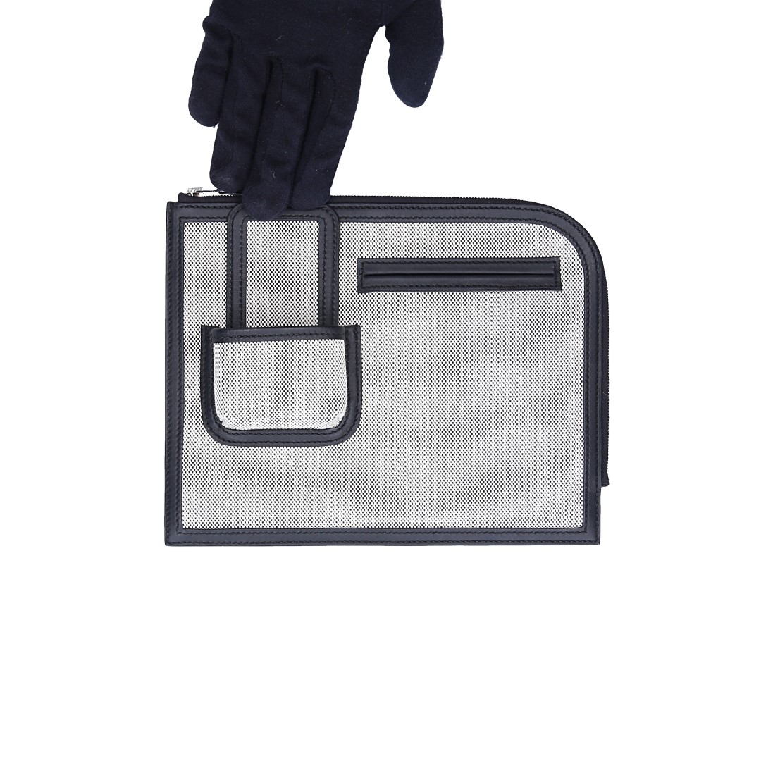HERMÈS POCHETTE DE VOYAGE CARGO AUS TOILE H/VEAU SWIFT ECRU-NOIR/NOIR MIT PHW