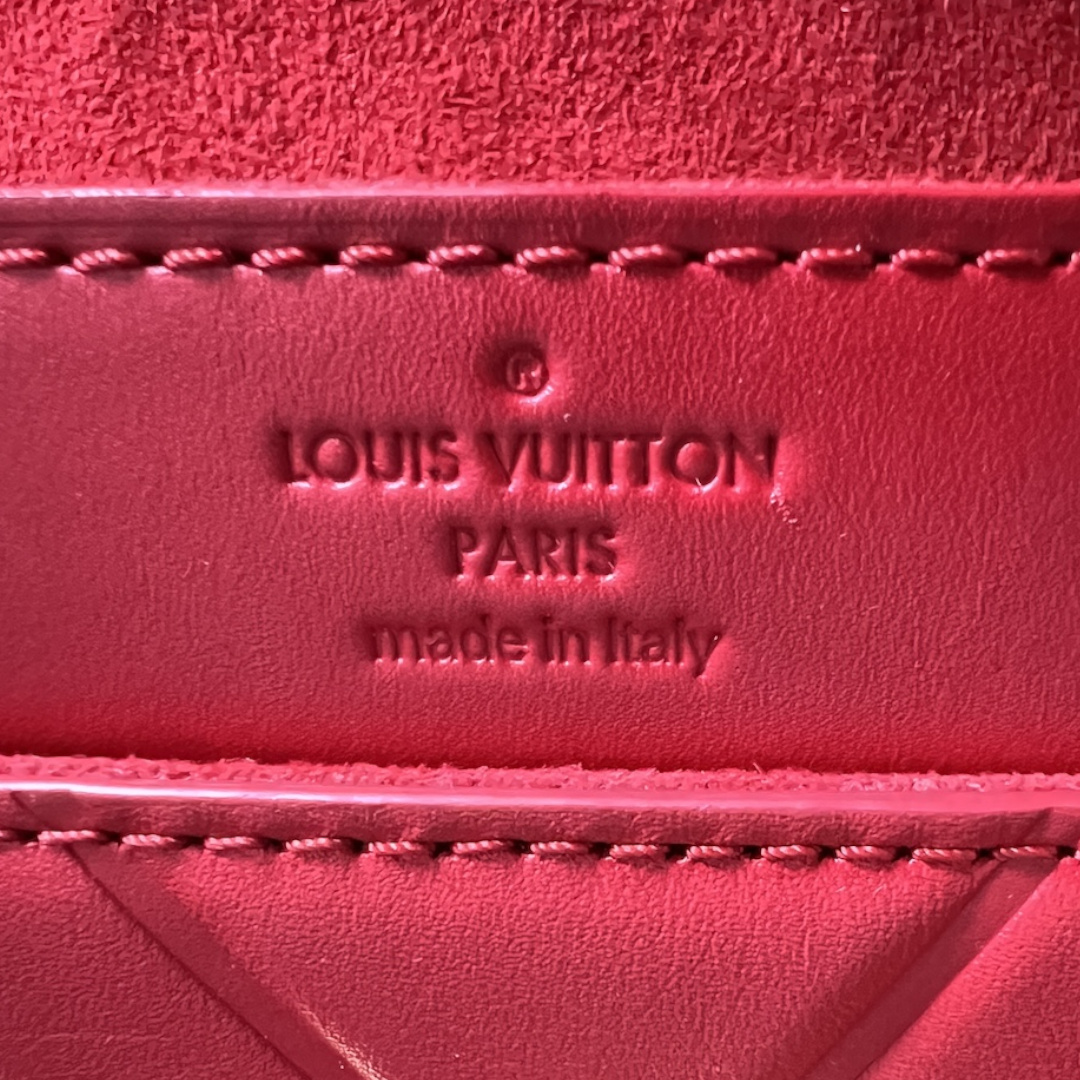 49754-02 LOUIS VUITTON POCHETTE LOUISE AIRY V HANDTASCHE AUS KALBSLEDER IN ROT