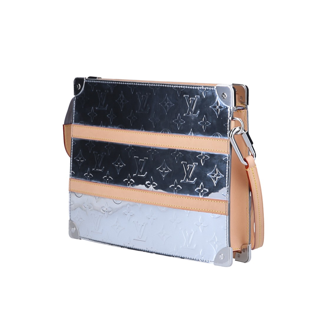 46703-Louis-VUitton-Pochette-Monogram_2D_0007