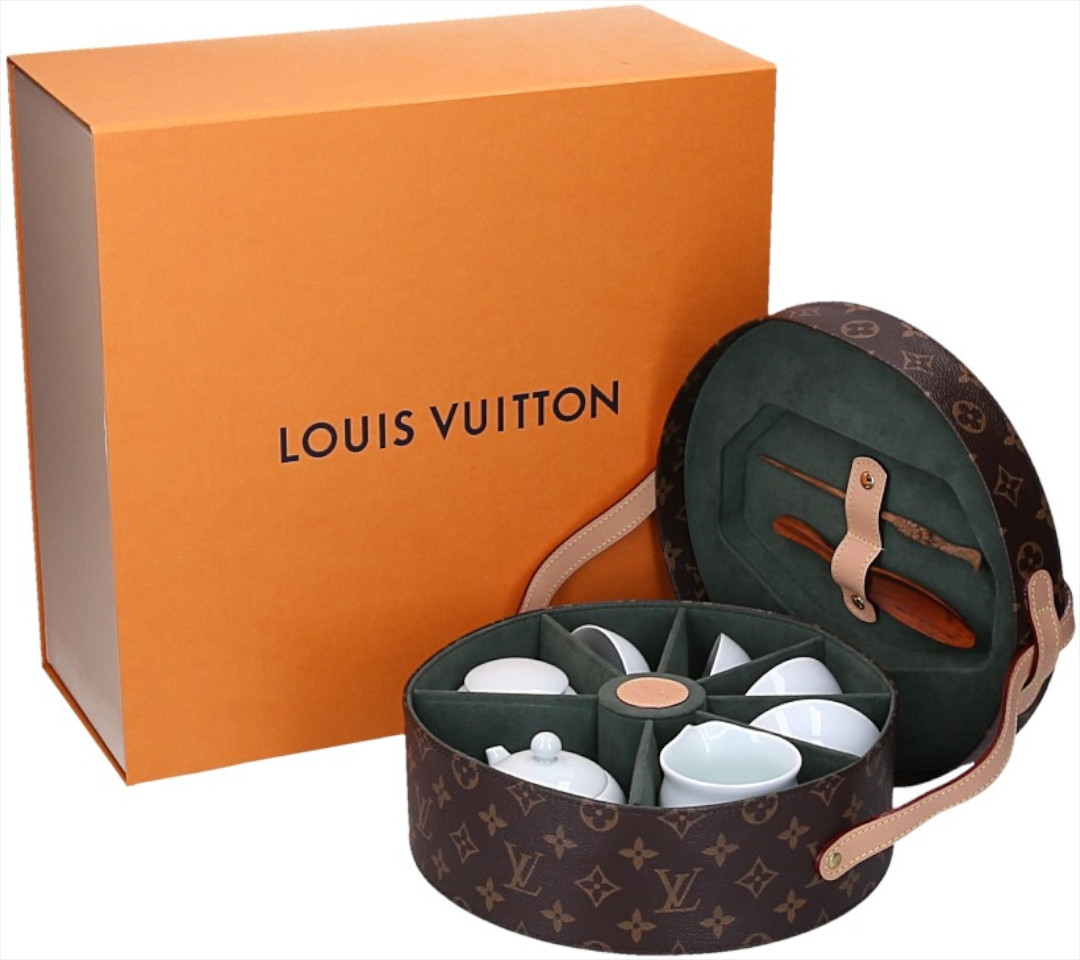 LOUIS VUITTON ROUND TEA BOX AUS MONOGRAM CANVAS (M20140)