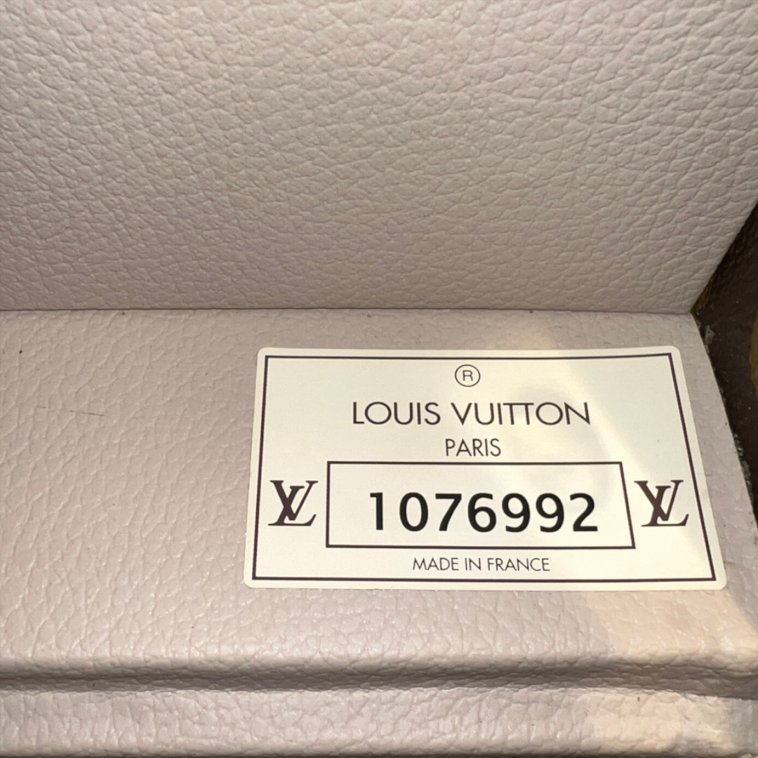 LOUIS VUITTON BOÎTE PHARMACIE VANITY-CASE AUS MONOGRAM CANVAS IN VUITTONITE (M21826)