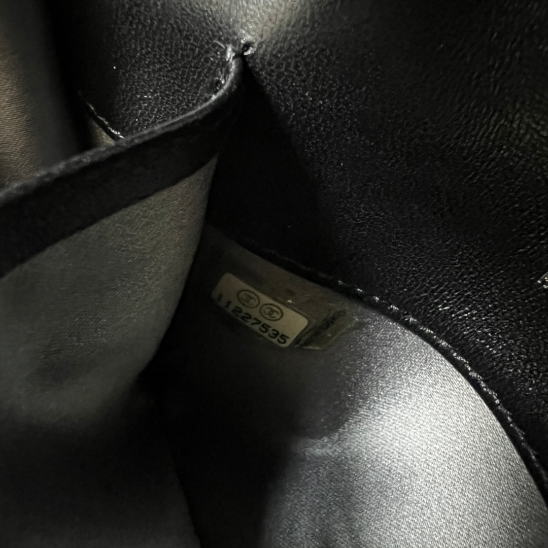 48291-Chanel-Geldb-rse-Schwarz_2D_0011 CHANEL PORTEMONNAIE - BRIEFTASCHE AUS LAMMLEDER IN SCHWARZ MIT SHWCHANEL PORTEMONNAIE - BRIEFTASCHE AUS LAMMLEDER IN SCHWARZ MIT SHW