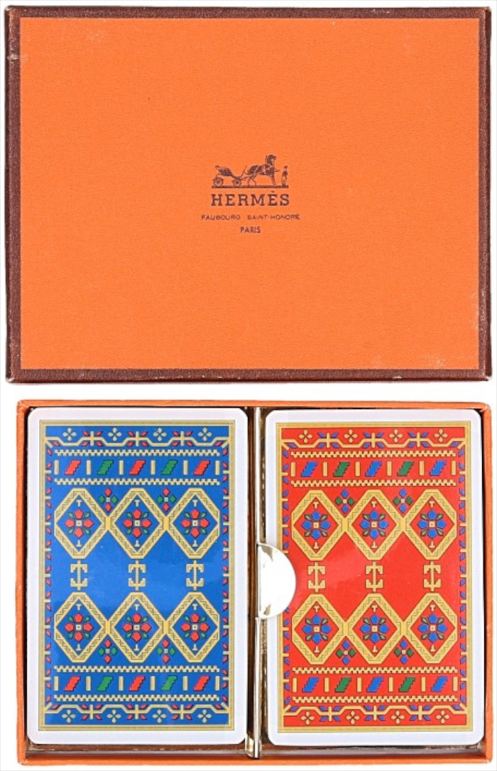 HERMÈS SET AUS ZWEI KARTEN-DECKS MIT GOLDSCHNITT