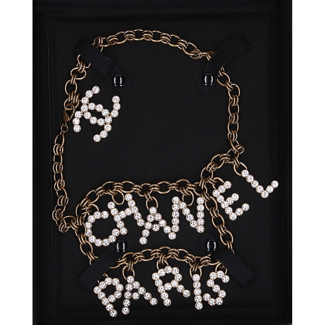 48295-Chanel-Halskette_2D_0001 CHANEL HALSKETTE AUS ALTGOLDFARBENEM METALL MIT STRASS BESETZT