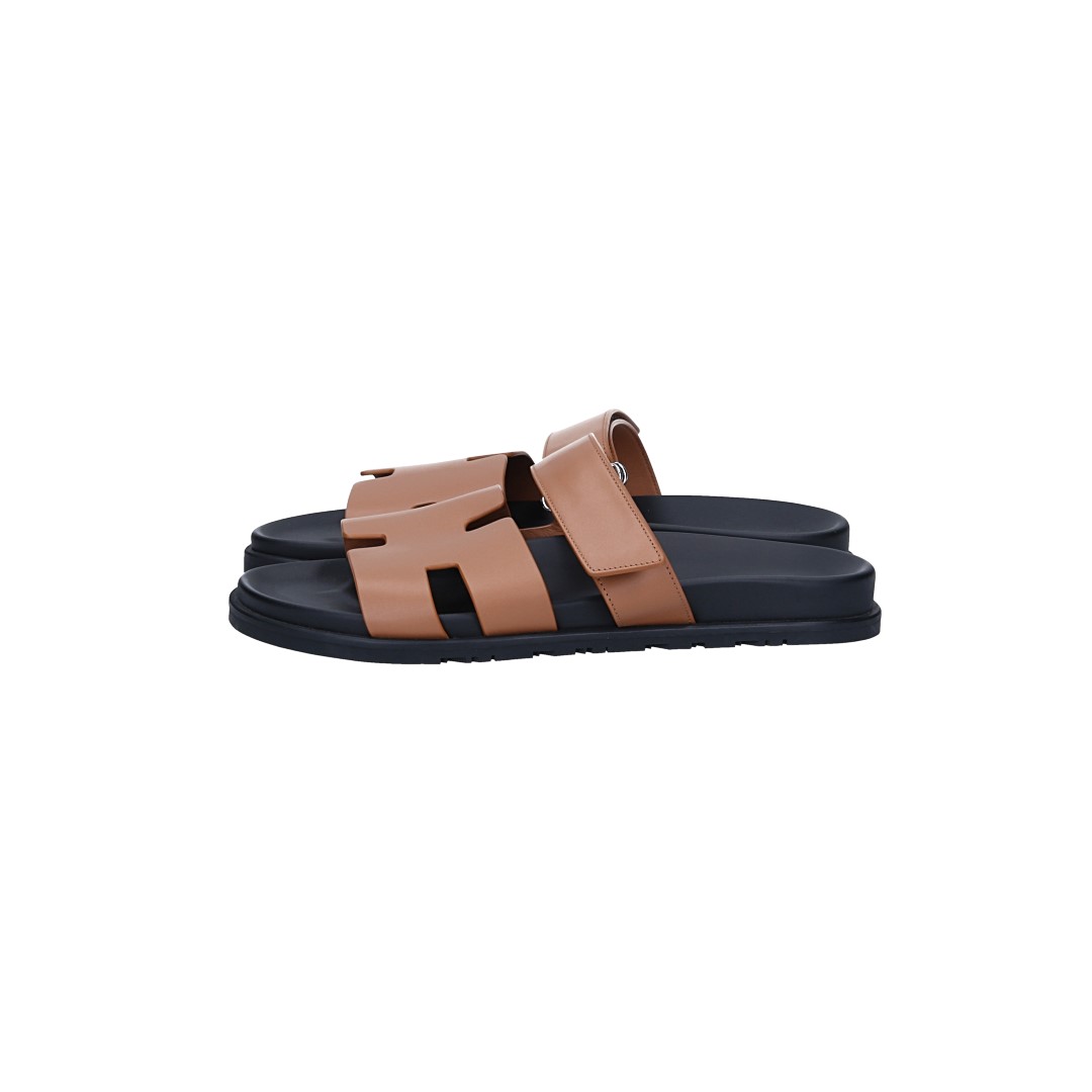 HERMÈS SANDALE 'CHYPRE' AUS KALBSLEDER IN NATUREL IN GR. 44,5