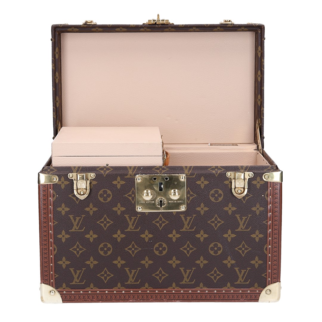 LOUIS VUITTON BOÎTE PHARMACIE VANITY-CASE AUS MONOGRAM CANVAS IN VUITTONITE (M21826)