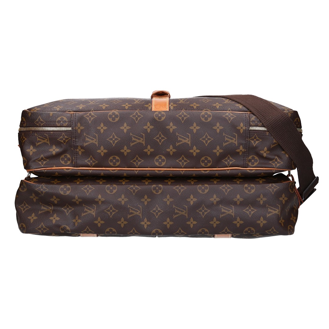 46511-Louis-Vuitton-Umh-ngetasche-Monogram_2D_0007