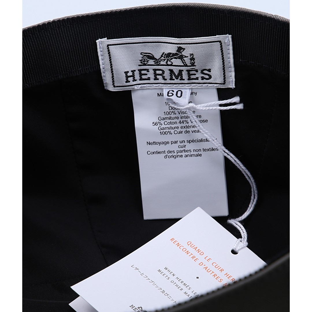 48269-Hermes-M-tze-Grau_2D_0010 HERMÈS KAPPE - CASQUETTE MIT 'MILES CDS' AUS BAUMWOLLE IN ETAIN/NOIR GR. 60