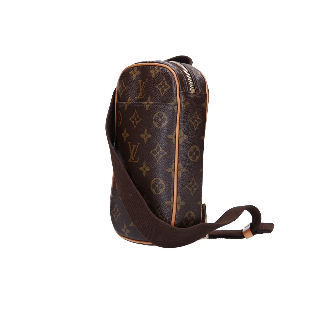 47269_Louis-Vuitton_Umh-ngetasche_Monogram_2D_0003