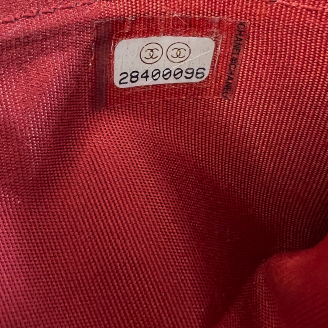 48049-Chanel-Portemonnaie_2D_0009 CHANEL KARTENETUI 'BOY' AUS GENARBTEM KALBSLEDER IN ROT MIT SHW (A84431)