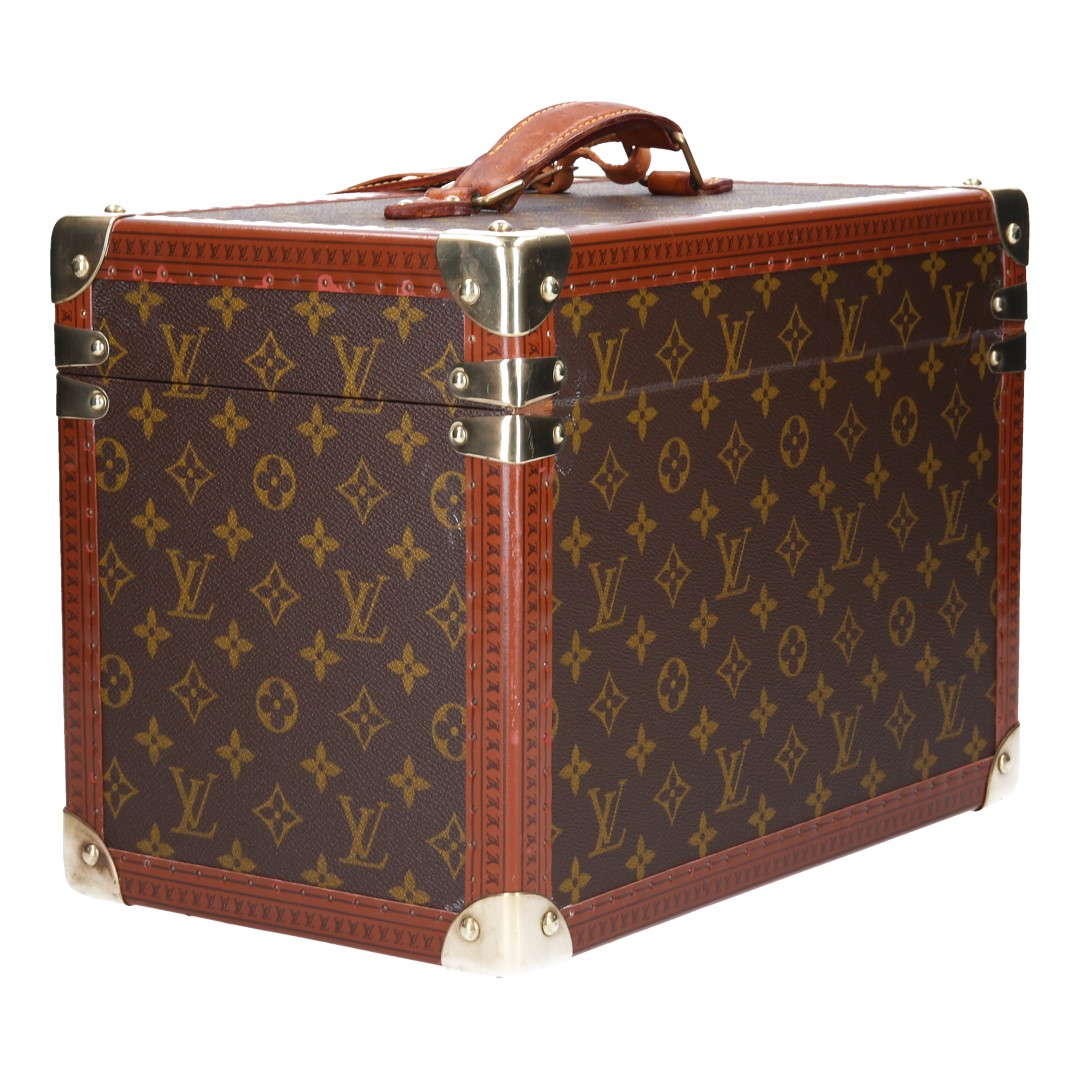 LOUIS VUITTON BOÎTE PHARMACIE VANITY-CASE AUS MONOGRAM CANVAS IN VUITTONITE (M21826)