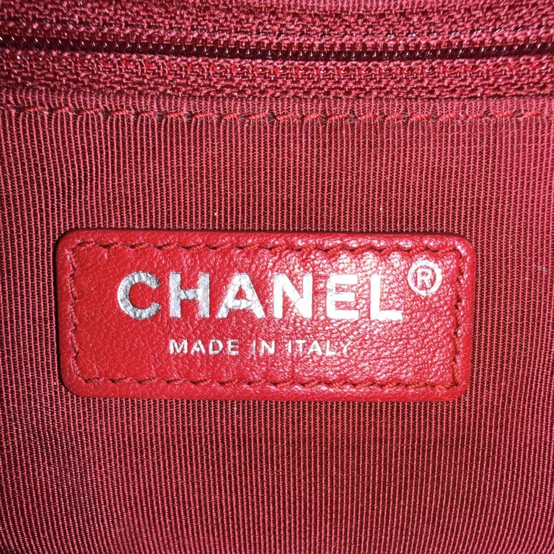 CHANEL GABRIELLE (SMALL) HANDTASCHE KALBSLEDER IN SCHWARZ (A91810)